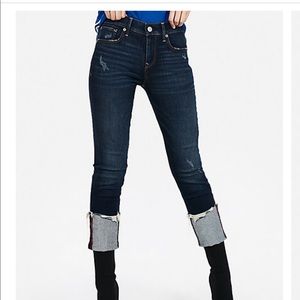 Cropped Express jeans.